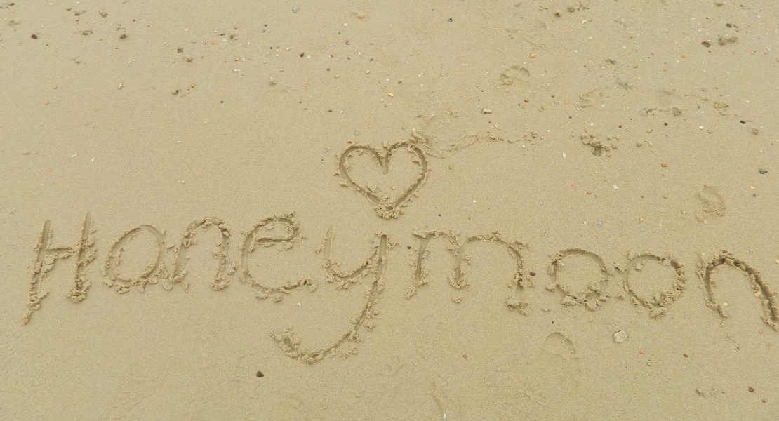 people on honeymoon in Greece